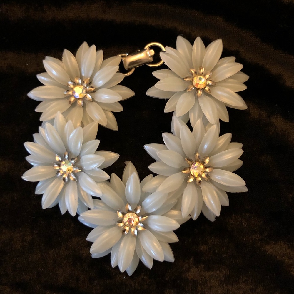 Vintage Plastic Daisy Bracelet